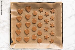 Dinkelplätzchen auf Backblech legen und backen - Schritt 8