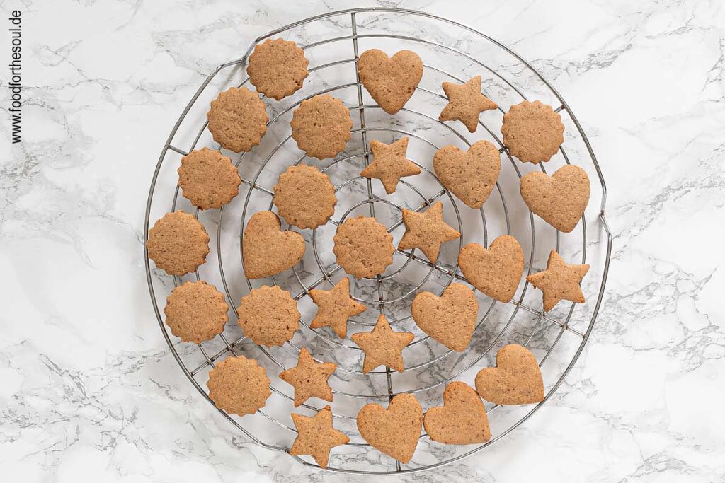 Dinkelplätzchen nach dem Backen auskühlen lassen - Schritt 9