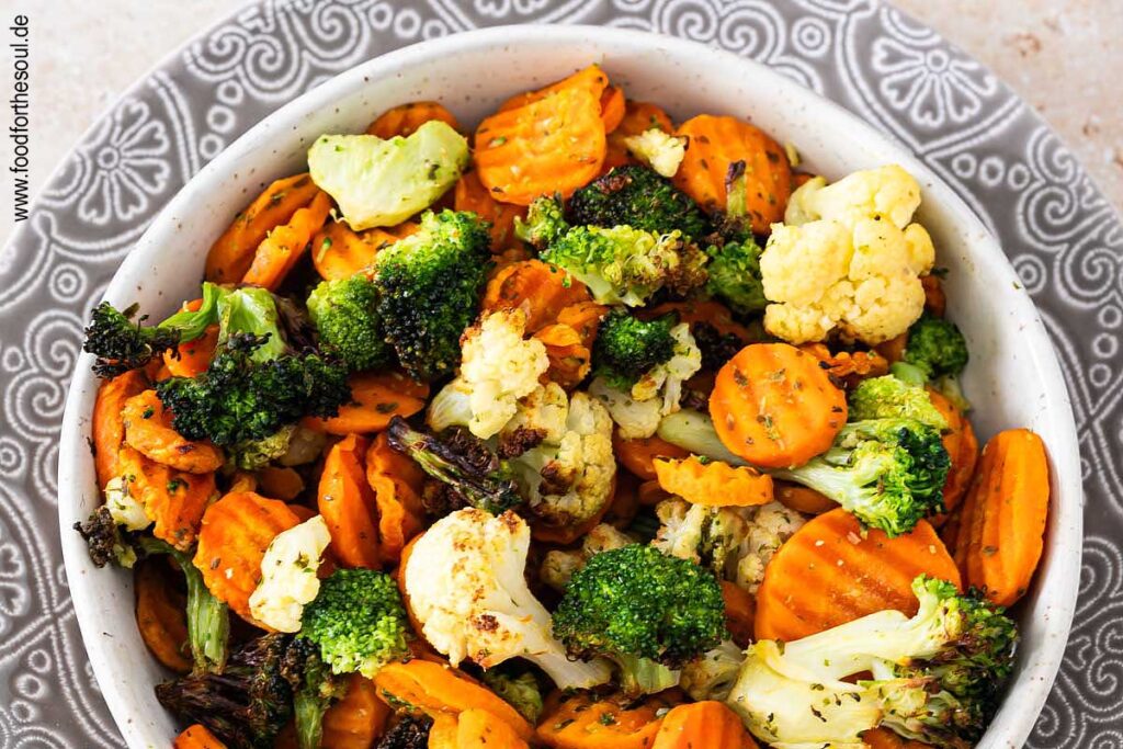 TK Gemüse aus dem Airfryer angerichtet in einer Schale