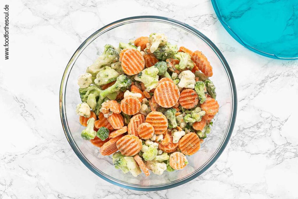 TK Gemüse mit Marinade mischen - Schritt 3