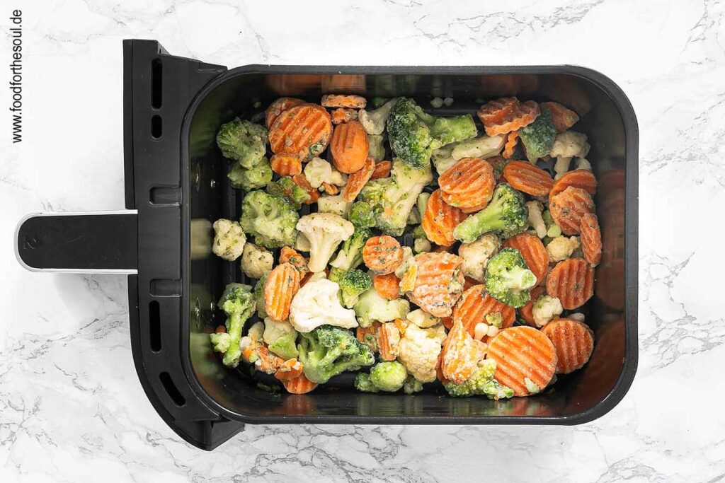 Mariniertes TK Gemüse in Frittierkorb legen - Schritt 4