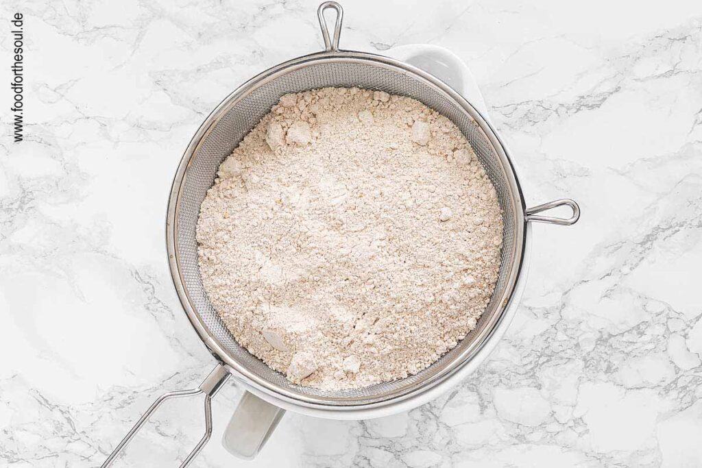 Dinkelvollkornmehl sieben - Schritt 2