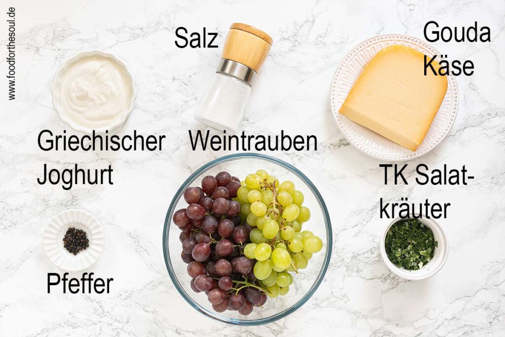 Zutaten für Käsesalat mit Trauben
