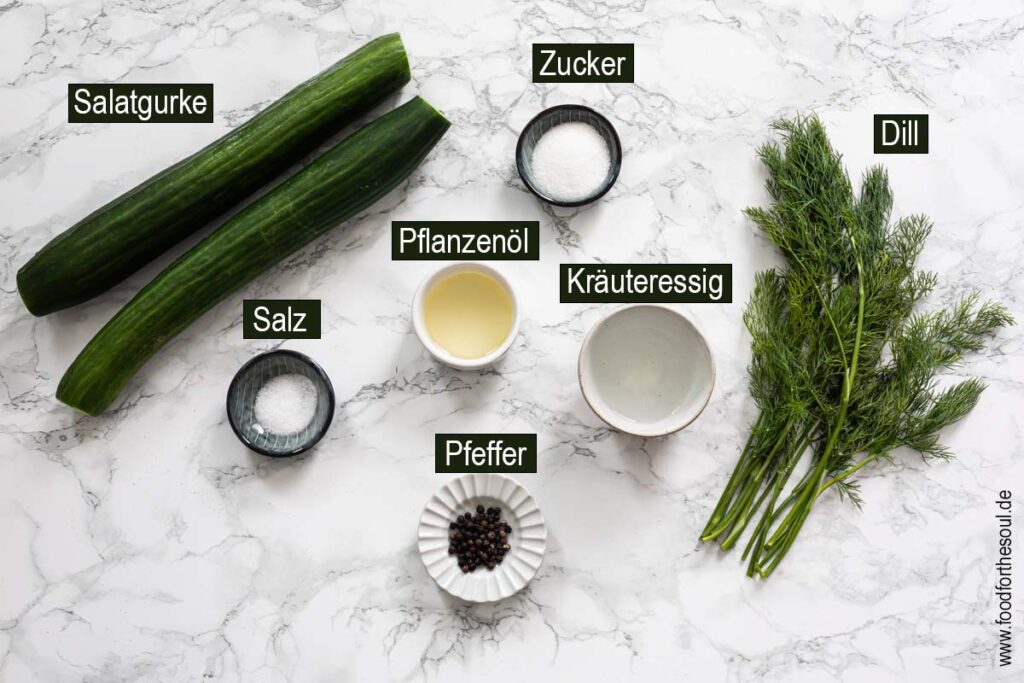 Zutaten für Gurkensalat mit Essig, Öl unfd Dill