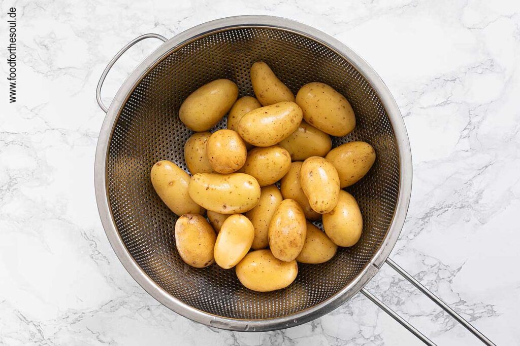 Kartoffeln gründlich waschen - Schritt 1