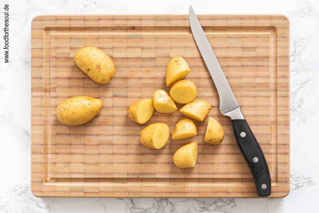 Kartoffeln halbieren - Schritt 2