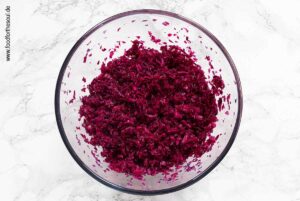 Alle Zutaten vermengen für Rotkohlsalat - Schritt 6