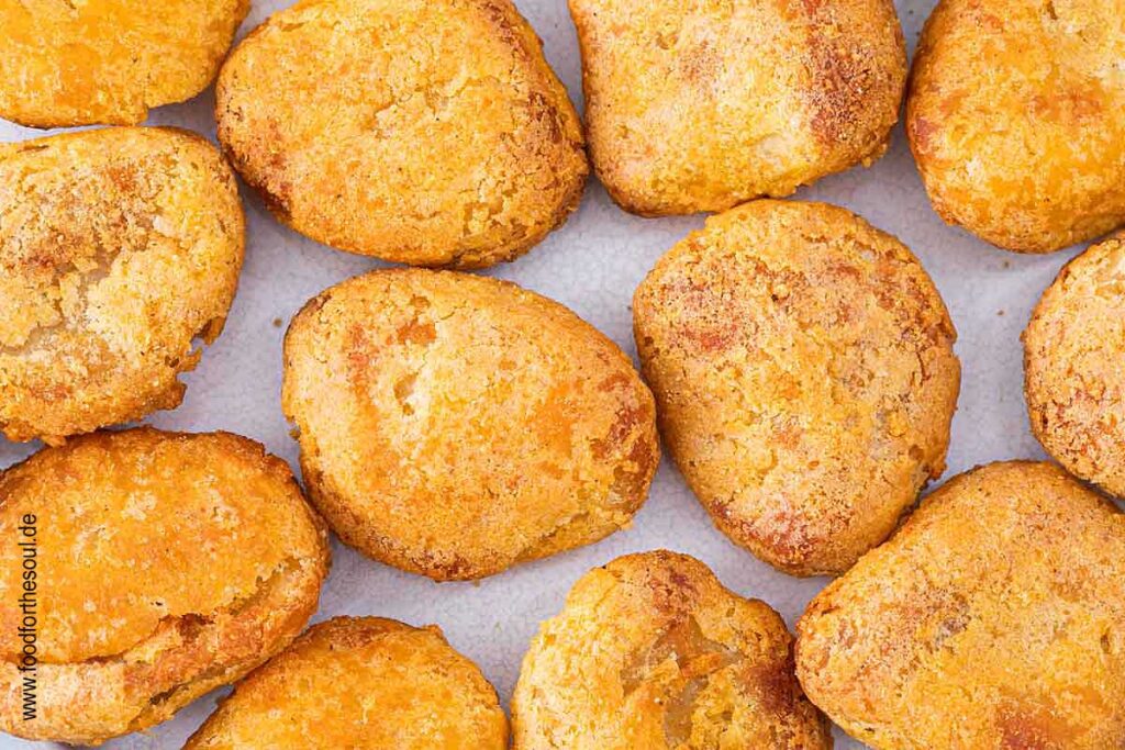 Im Airfryer frittierte TK Chicken Nugguts angerichtet auf einem Teller