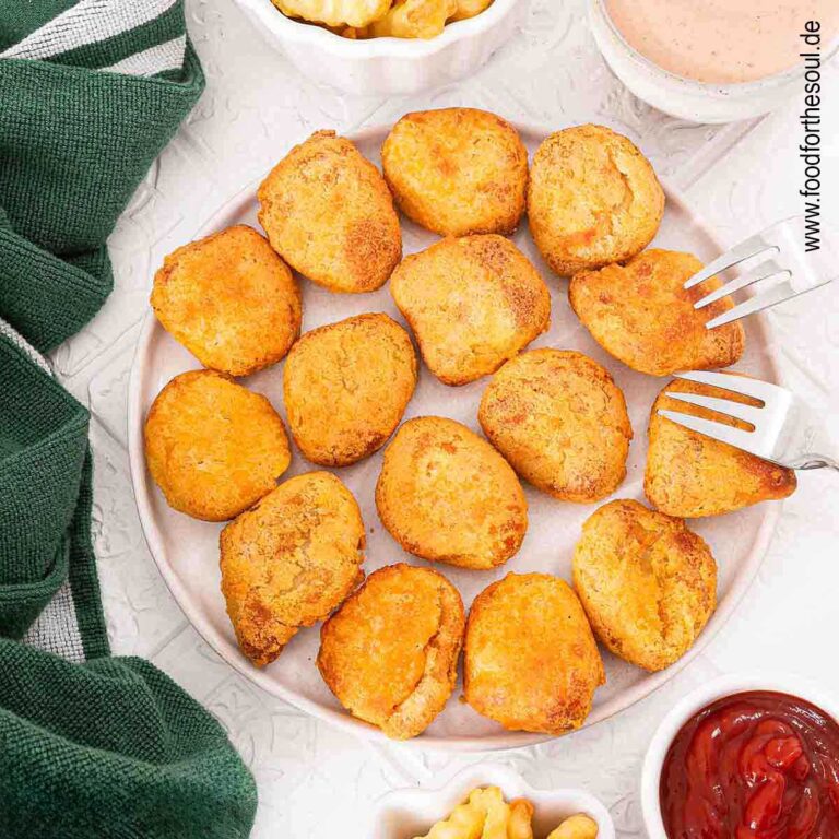 Im Airfryer frittierte TK Chicken Nugguts angerichtet auf einem Teller