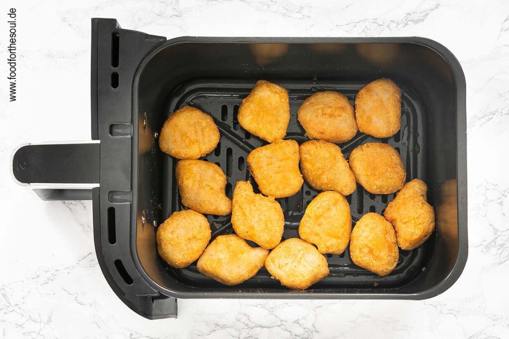 TK Chicken Nuggets nach der Hälfte der Garzeit schütteln - Schritt 2