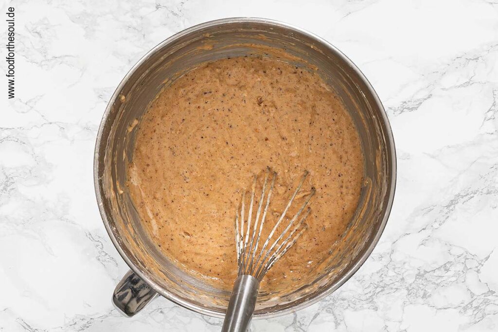 Trockene Zutaten unter Eischaum heben - Schritt 4