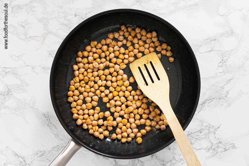 Kichererbsen in einer Pfanne rösten - Schritt 3