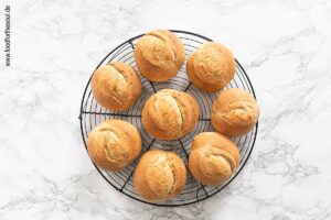 Brötchen backen und anschließend abkühlen lassen - Schritt 9