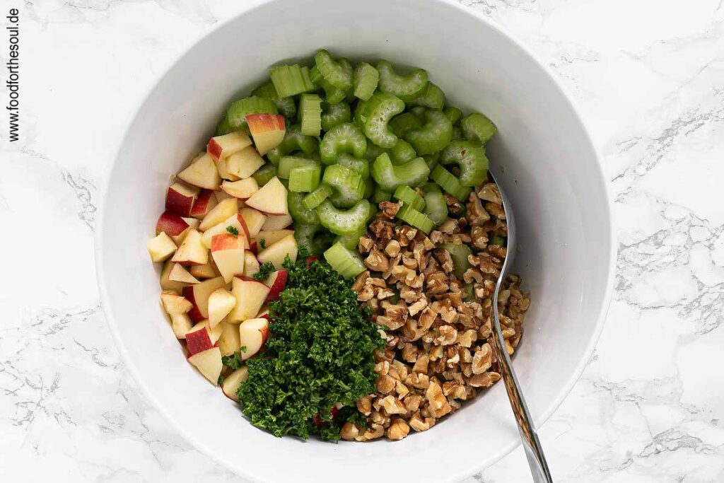 Hauptzutaten in eine Schüssel füllen und mischen - Schritt 3