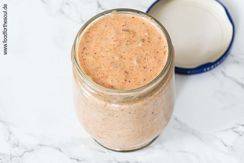 Burger Sauce in ein Schraubglas füllen und im Kühlschrank lagern - Schritt 3