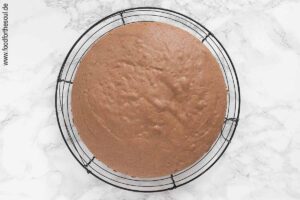 Schoko Biskuitboden auskühlen lassen - Schrit 10