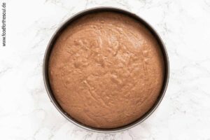 Biskuitboden backen und 10 Minuten abkühlen lassen - Schritt 8