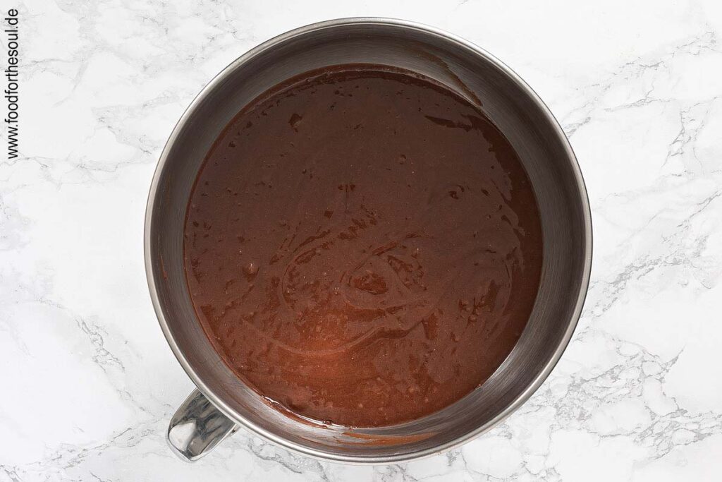 Trockene Zutaten unter den Teig heben - Schritt 4