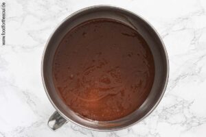 Trockene Zutaten unter den Teig heben - Schritt 4