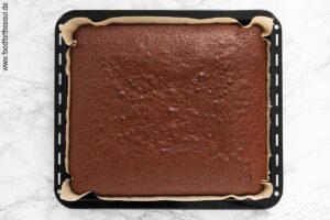 Schokokuchen im vorgeheizten Ofen backen - Schritt 6