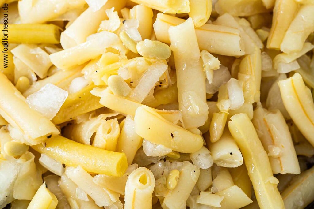 Gelber Bohnensalat in Nahaufnahme