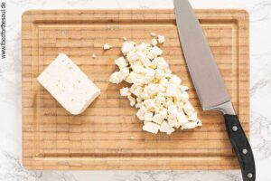 Feta Käse in Würfel schneiden - Schritt 5