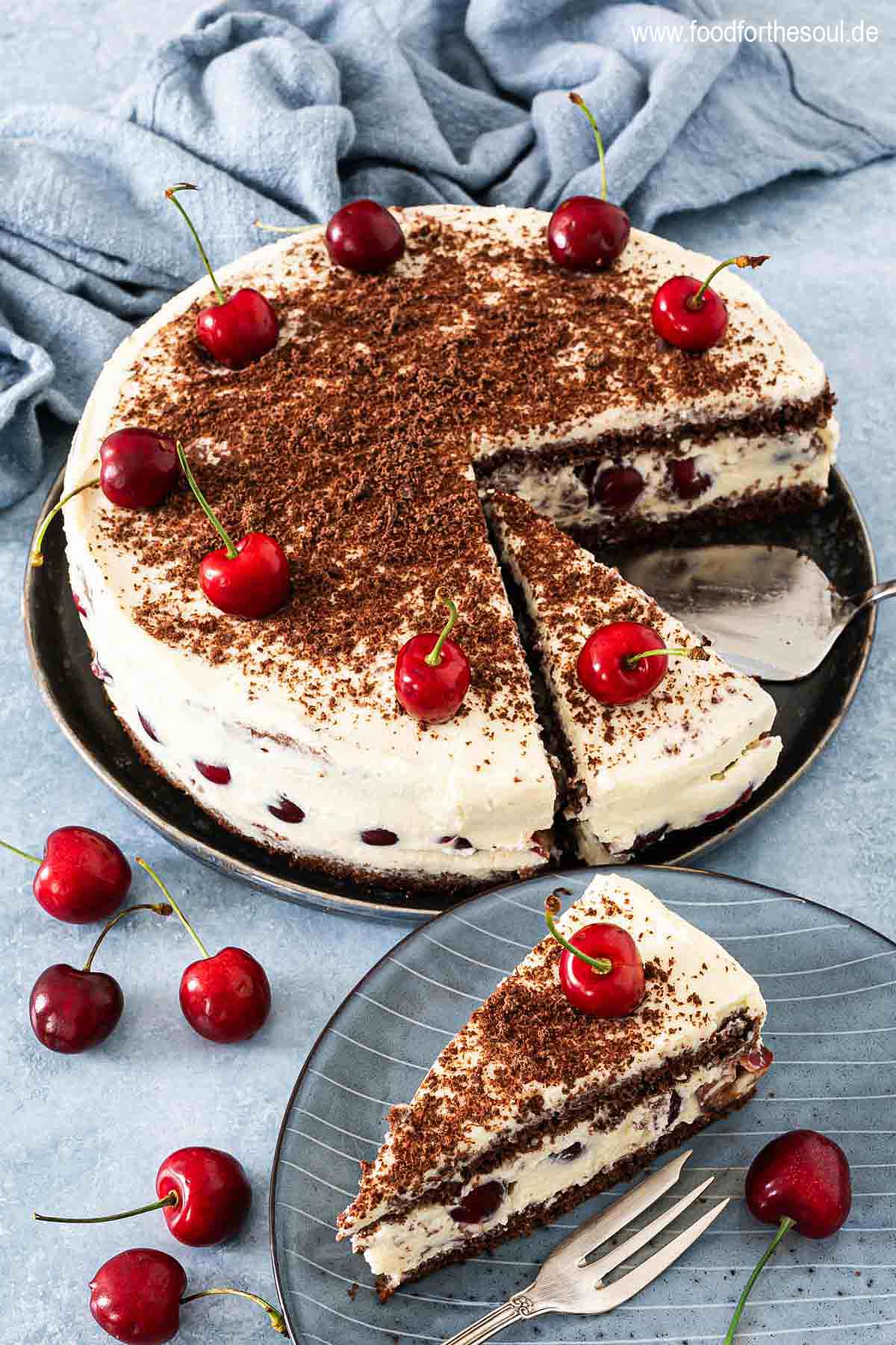 Torte mit Sahne-Mascarponecreme und Kirschen