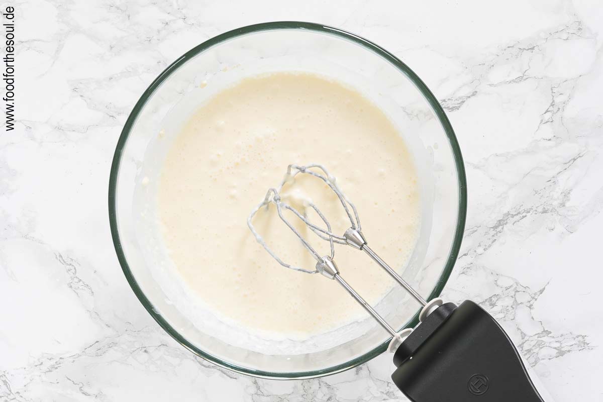 Puderzucker, Mascarpone, Sahne und Sahnesteif kurz verrühren - Schritt 2
