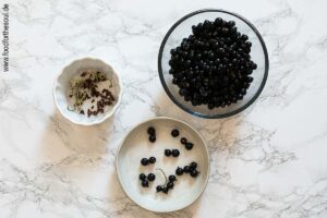 Johannisbeeren waschen und verlesen - Schritt 1