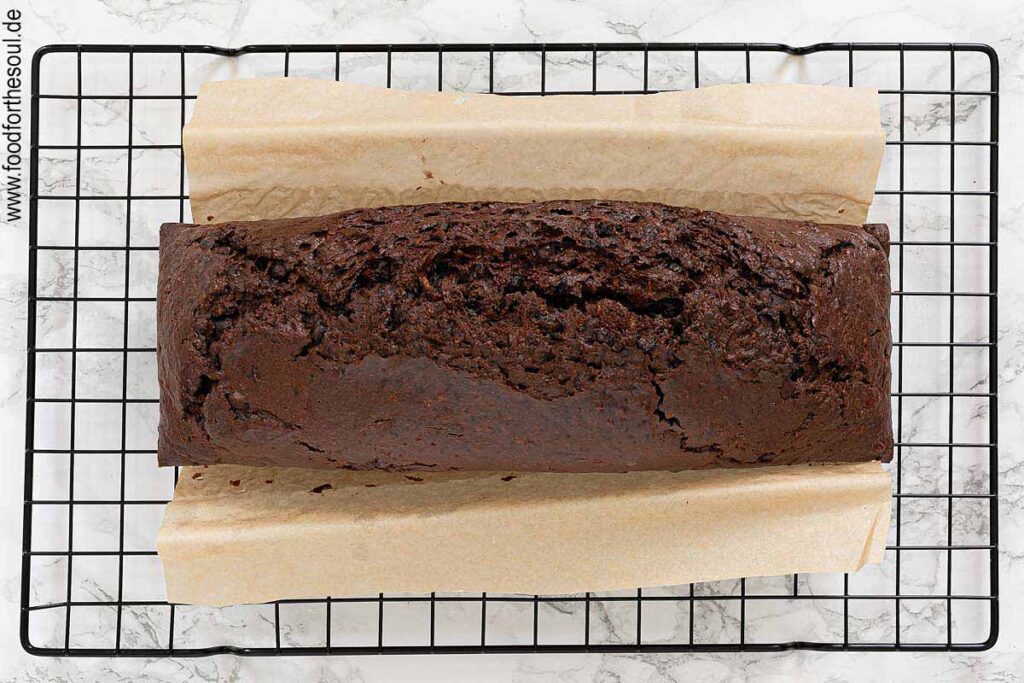 Zucchini Schokokuchen vollständig auskühlen lassen - Schritt 8