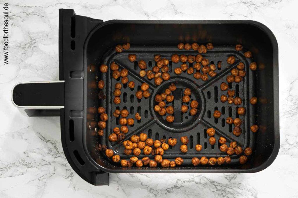 Jeweils nach 5 und 10 Minuten Frittierkorb schütteln - Schritt 6