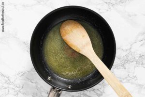 Butter in einer Pfanne zerlassen - Schritt 4