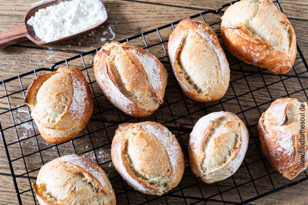 Brötchen backen und auskühlen lassen - Schritt 15